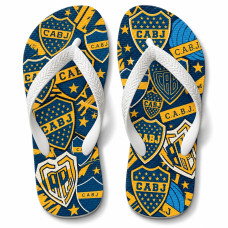 Chinelo Masculino Boca Juniors Grafite de Escudos Azul e Amarelo Chinelo Masculino Boca Juniors Grafite de Escudos Azul e Amarelo